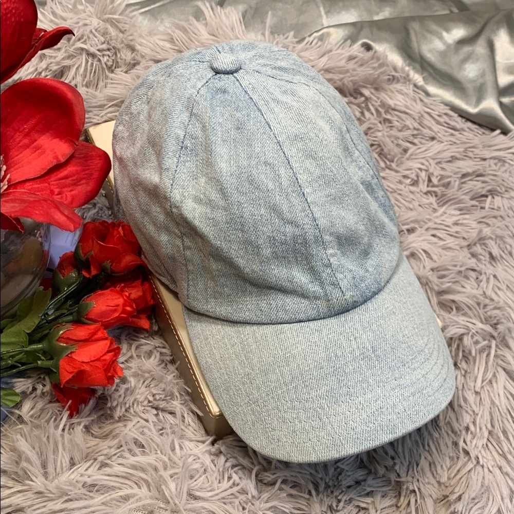 🌹GAP •  Light Blue Denim Women’s Baseball Cap • EUC